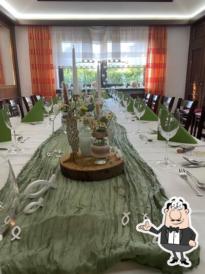 Installez-vous à l'une des tables de Hotel-Restaurant »Zur Struth«
