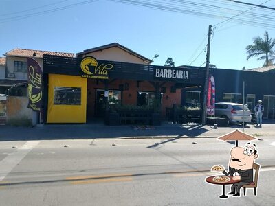 a área exterior é uma característica importante do Café Vila e Conveniência