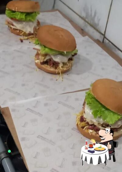 Quebrada burguer jp2 serve uma escolha de opções para os amantes dos hambúrgueres