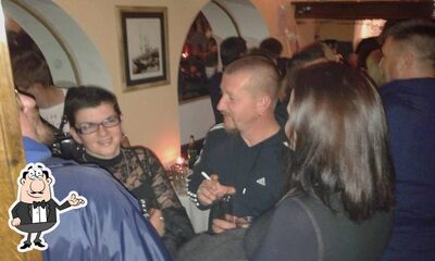 Siediti a un tavolo di Caffe Bar Uskok