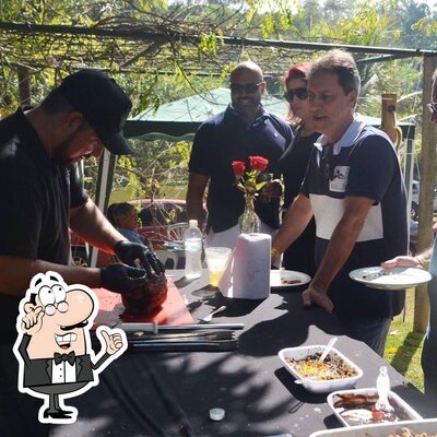 Sente em uma das mesas no Pesqueiro Valinhos SP