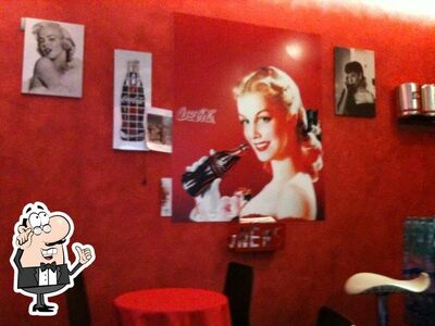 Gli interni di Lucy Bar