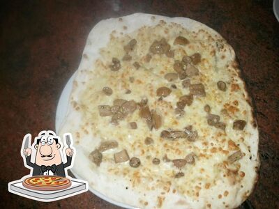 Prenditi una pizza alla pizzeria Trattoria Pizzeria La Botte