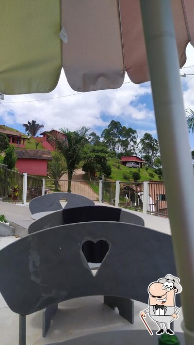 Desfrute da vista da área externa do Rancho das Montanhas