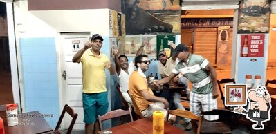 Sente em uma das mesas no Jorge drink's