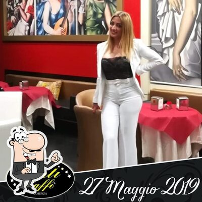 Siediti a un tavolo di Conti Caffe