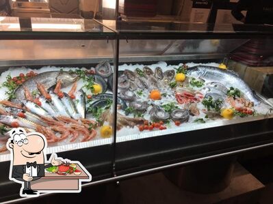 Prenditi tra i molti pasti di mare offerti al ristorante Pesceria Termini