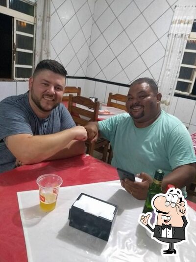 Veja imagens do interior do Tia Rê Pizzaria e Lanchonete