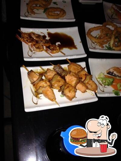 Deguste um dos hambúrgueres disponíveis no Sugoi Sushi