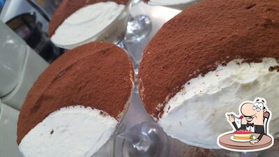 Non scordarti di provare un dessert al caffè bar Crystal bar