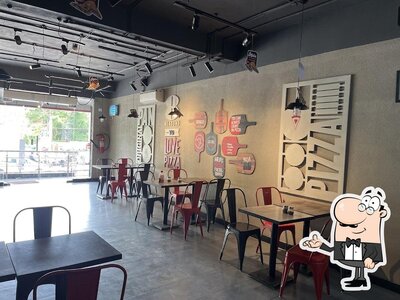 Check out how Pizza Hut Parvathi Nagar, Bellary looks inside