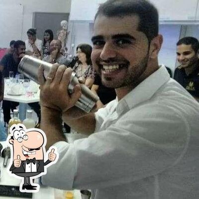 Você pode desfrutar de uma bebida do menu
