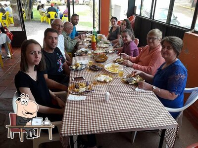 Sente em uma das mesas no Restaurante Água Na Boca Victor Graeff RS