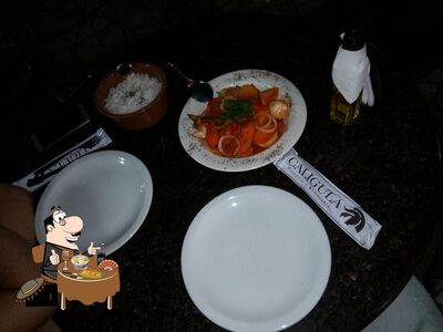 Platos en Calígula
