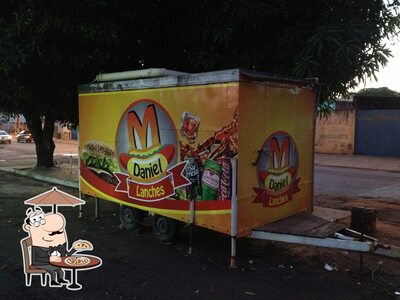 Veja imagens do exterior do M Daniel Lanches