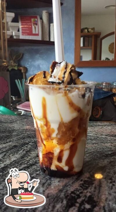 Non scordarti di ordinare un dessert al caffè bar Giotto Caffè