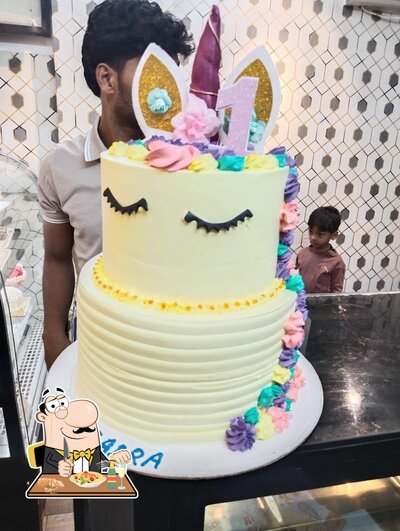 Food at Kohinoor Cake Shop