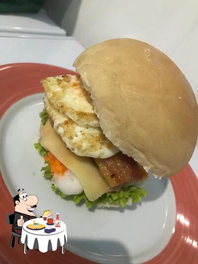 Experimente um dos hambúrgueres servidos no Restaurante ,Lanchonete e Mercearia da Le
