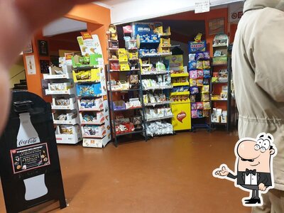 Siediti a un tavolo di Bar a cröxe