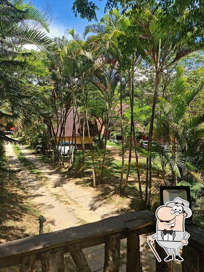 a área exterior é uma característica importante do Pousada e Camping Prainha
