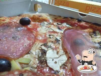 Scegli tra le svariate varianti di pizza