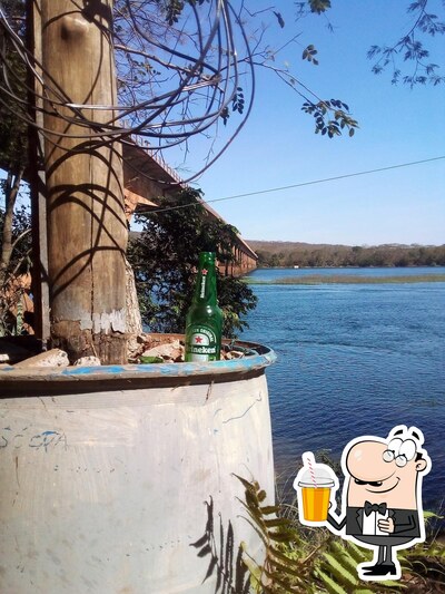 Desfrute de um drinque no Zé da Faca