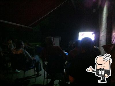 Dai un'occhiata agli interni di Bar Impero