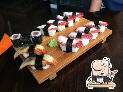 Les sushis sont des aliments célèbres provenant du Japon