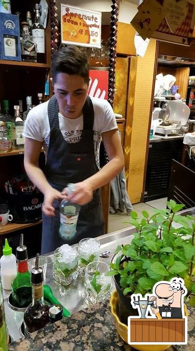 Prova un buon cocktail fatto dal barista