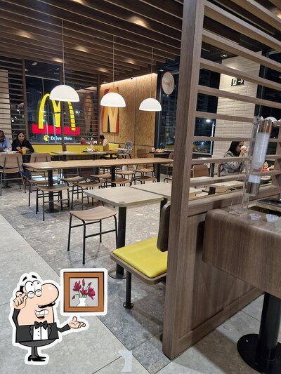 O interior do McDonald's