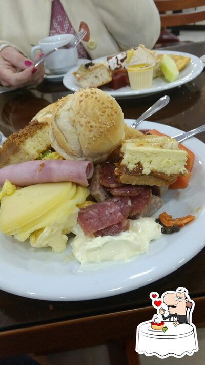 Lisaruth Delícias Caseiras - Matriz Pinheiral oferece uma variedade de pratos doces