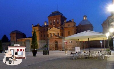 Gli esterni di Caffè Carlo Alberto