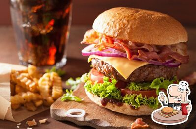 Experimente um dos hambúrgueres servidos no Ruiguer Hamburgueria