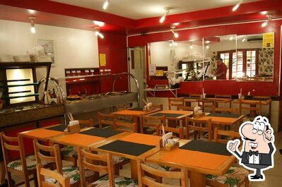 Sente em uma das mesas no Restaurante Província