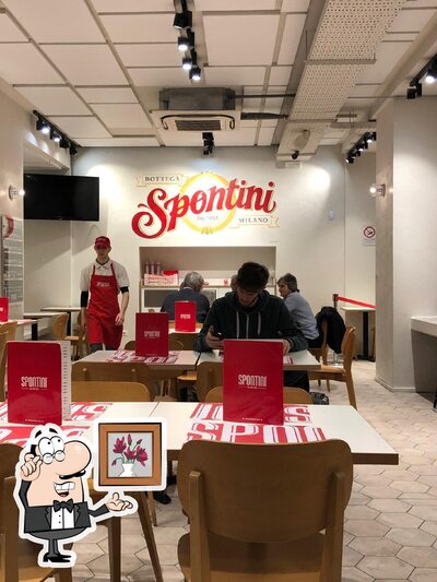 Dai un'occhiata agli interni di Spontini