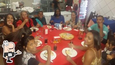 Sente em uma das mesas no Dilson pizzaria