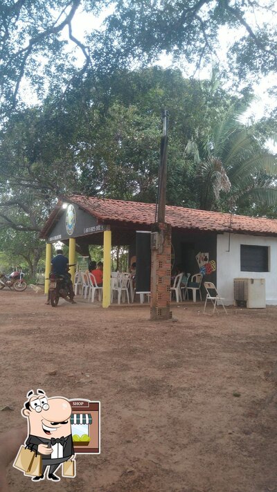 Desfrute da vista da área externa do G1 Bar