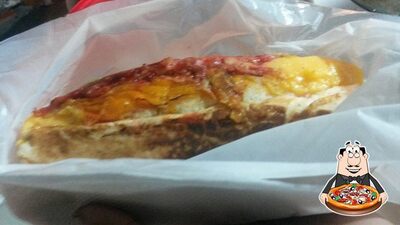 No Lanches Velloss Bar 24hs, você pode degustar pizza