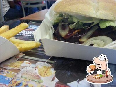 Delicie-se com um hambúrguer no Burger King