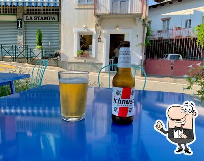 Siediti a un tavolo di L'essenza caffè