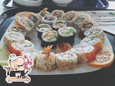 Les sushis sont des aliments populaires provenant du Japon