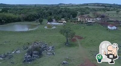 Você pode espairecer no na área externa do Pesque e Pague Mané do Juquinha