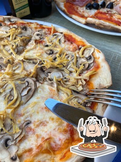 Prova una pizza al ristorante Caffè Pasta Pizza Souvenir