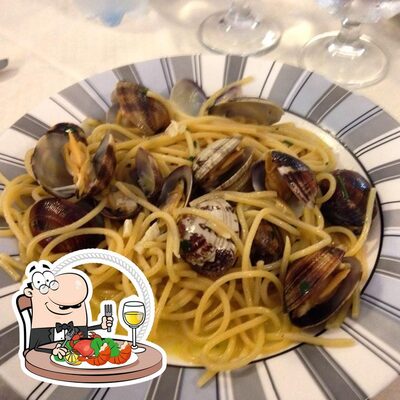 Ordina la cucina di mare alla pizzeria BAR Trieste