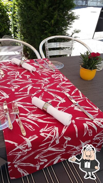 Siediti a un tavolo di Restaurant Rössli