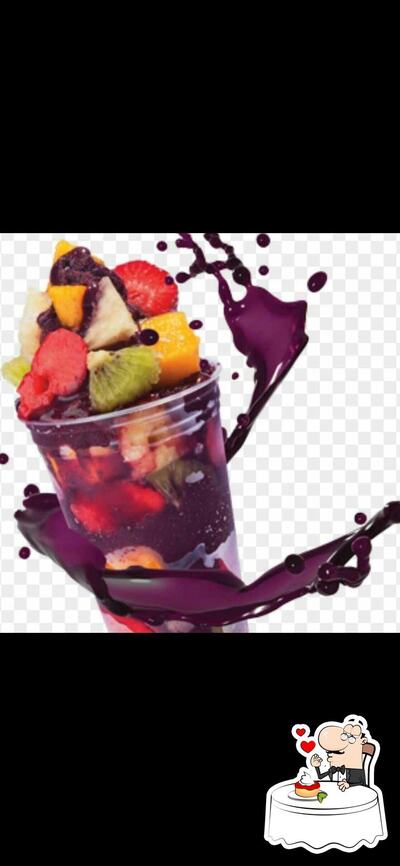 Disk Alp Açaí serve uma escolha de sobremesas