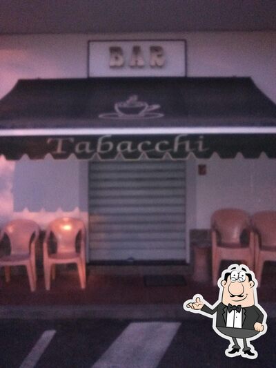 Dai un'occhiata agli interni di Bar Saverio