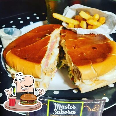 Delicie-se com um hambúrguer no Master sabores