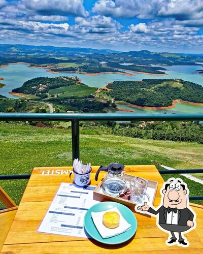 Veja imagens do interior do 11 Onze Café Bar