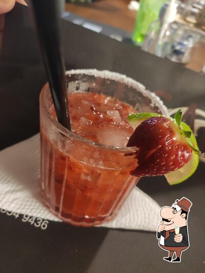 O O Santo Bistrô serve uma gama de bebidas alcoólicas